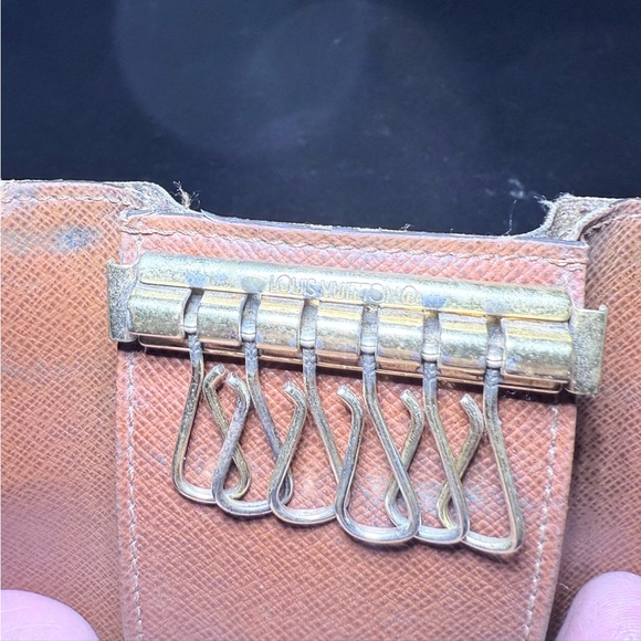 Louis Vuitton Brown Monogram Key Holder - Picture 7 of 12